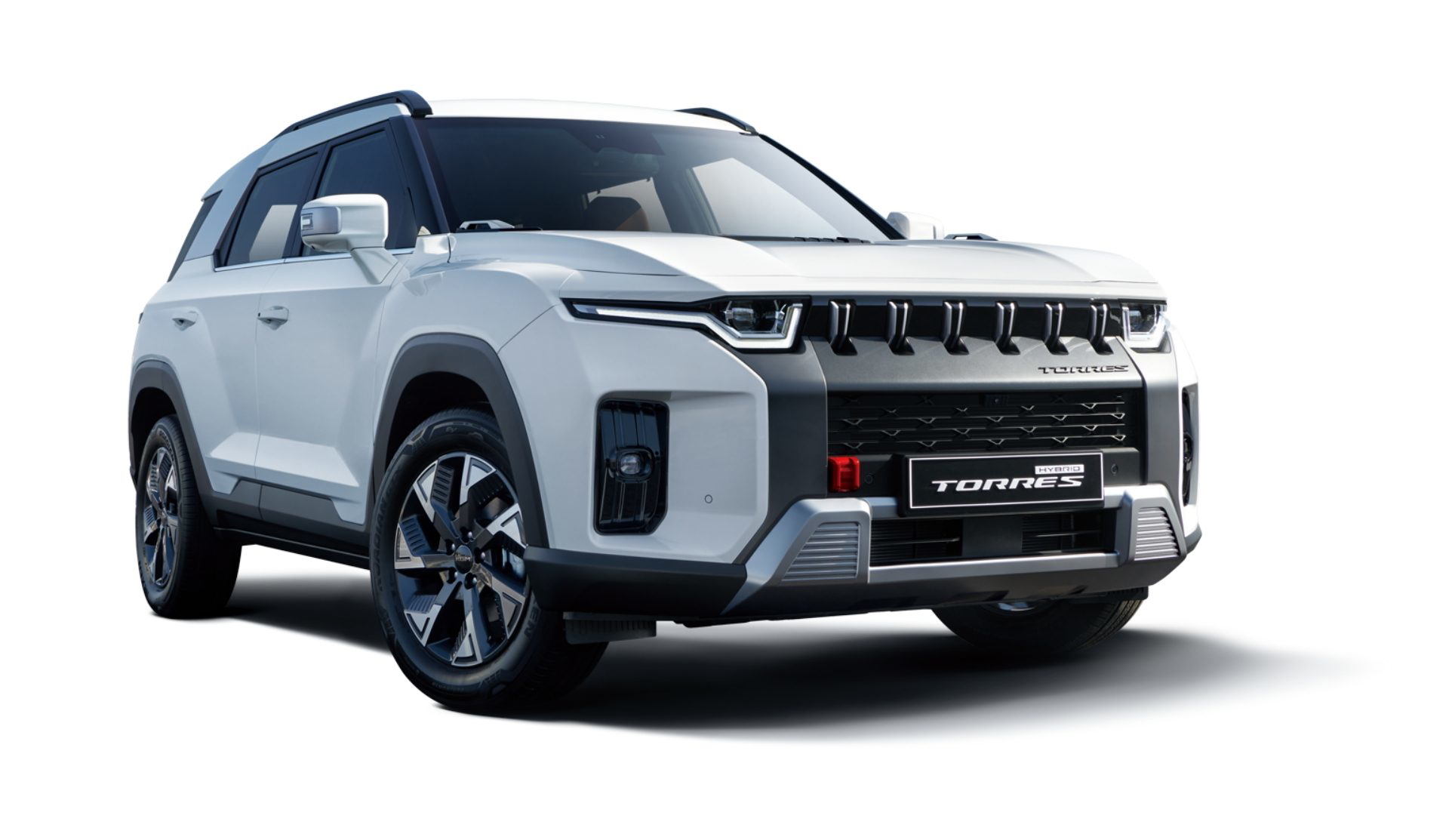 Este todocamino ofrece un diseño robusto y moderno ideal para el mercado español.