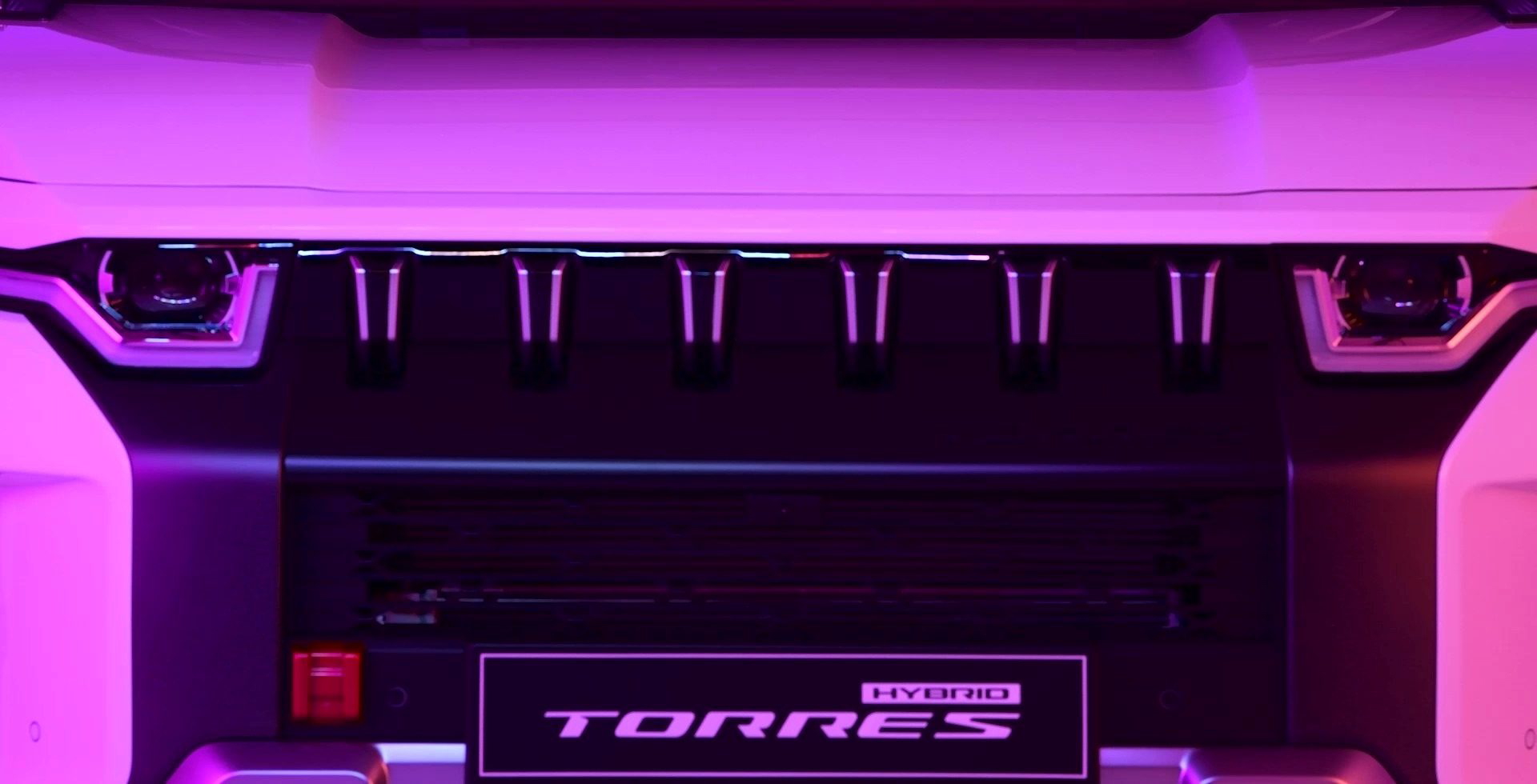 Vista del motor del Torres, destacando su moderno diseño y tecnología.