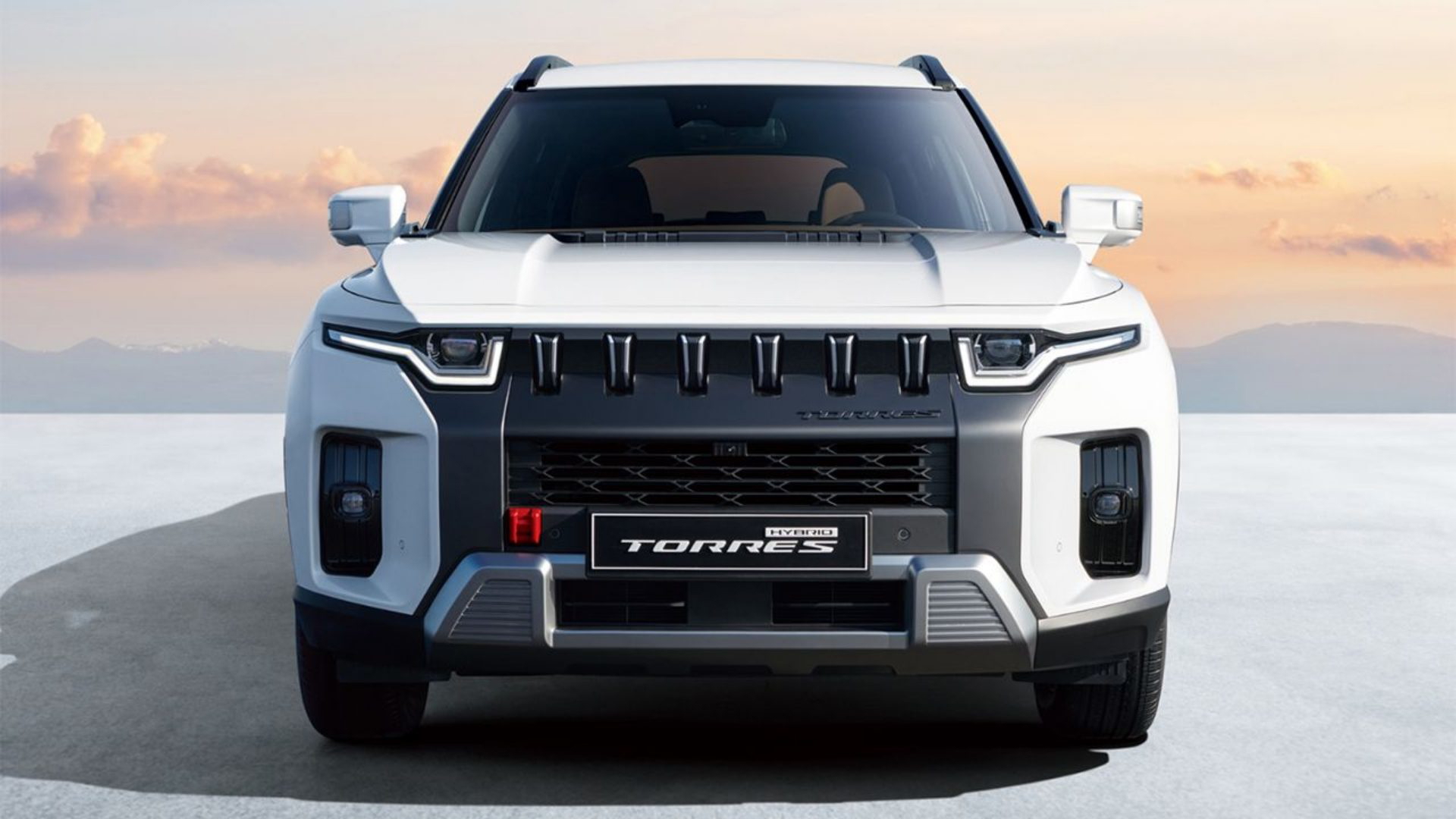 El nuevo KGM Torres Hybrid destaca por su diseño robusto y apariencia imponente.