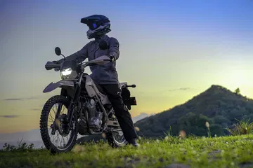 Esta Kawasaki de enduro es ideal para aventuras todoterreno.