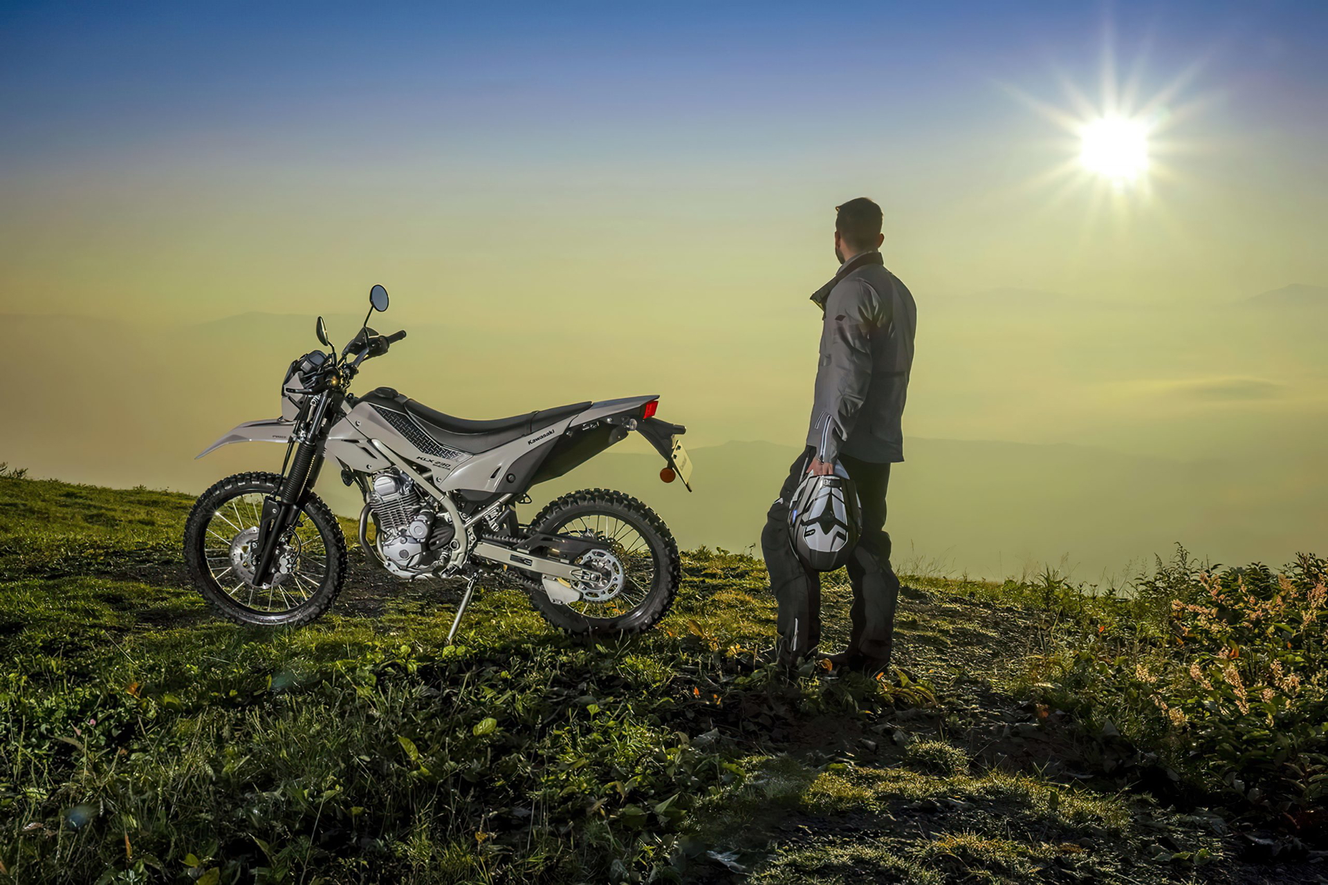 Esta Kawasaki de enduro es ideal para aventuras todoterreno.