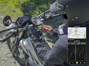 La Kawasaki KLX230 Sherpa ofrece un práctico panel de control para aventura.