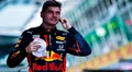 Max Verstappen preparándose para la carrera con su equipo de Red Bull Racing.