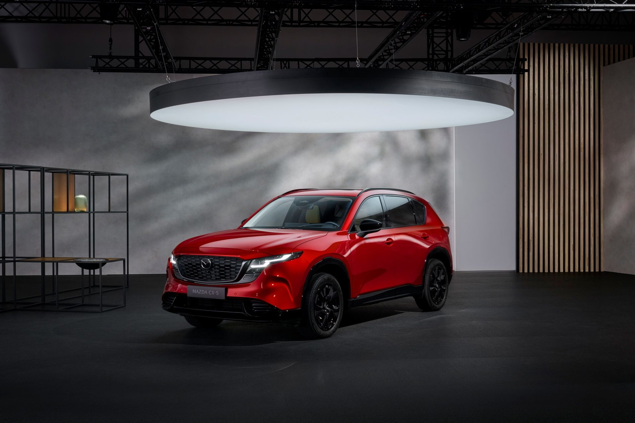 El Mazda CX-5 2026 destaca por su diseño elegante y moderno.