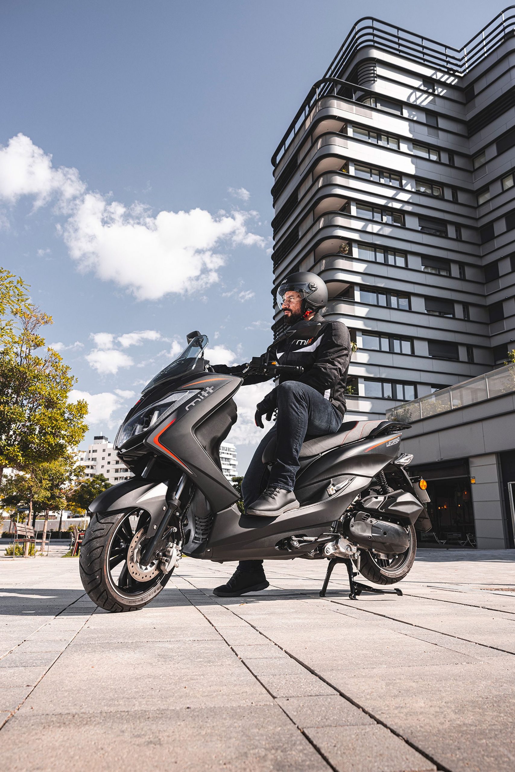 Es una opción de scooter con refrigeración líquida ideal para la ciudad.