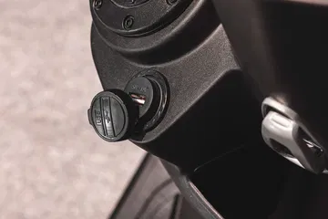 Vista del encendido del Mitt Legrand 125cc, un diseño funcional y moderno.