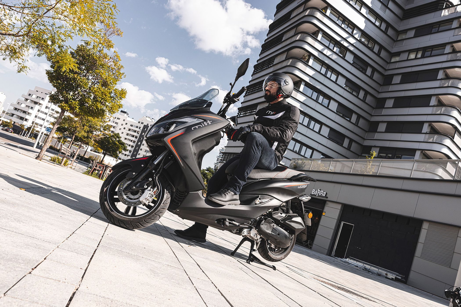 Es una opción de scooter con refrigeración líquida ideal para la ciudad.