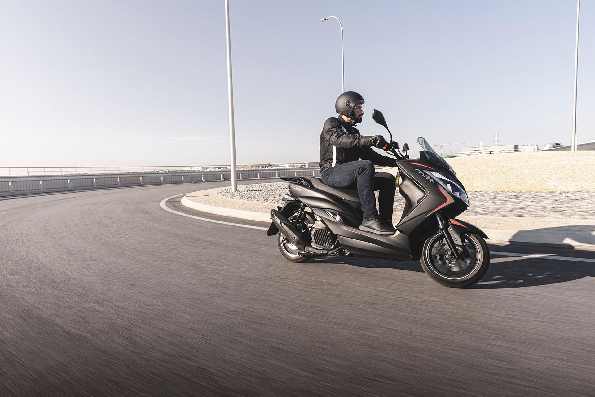 Es como una Honda PCX pero por 1.100 € menos, ideal para la ciudad.
