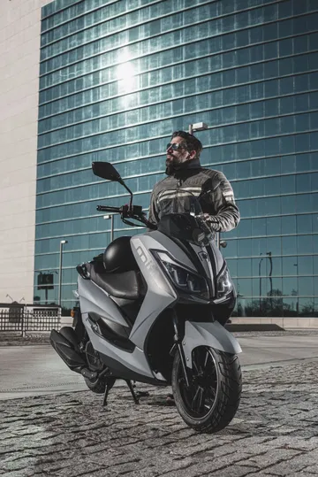 Es como una Honda PCX pero por 1.100 € menos es la opción con refrigeración líquida más interesante para ciudad.
