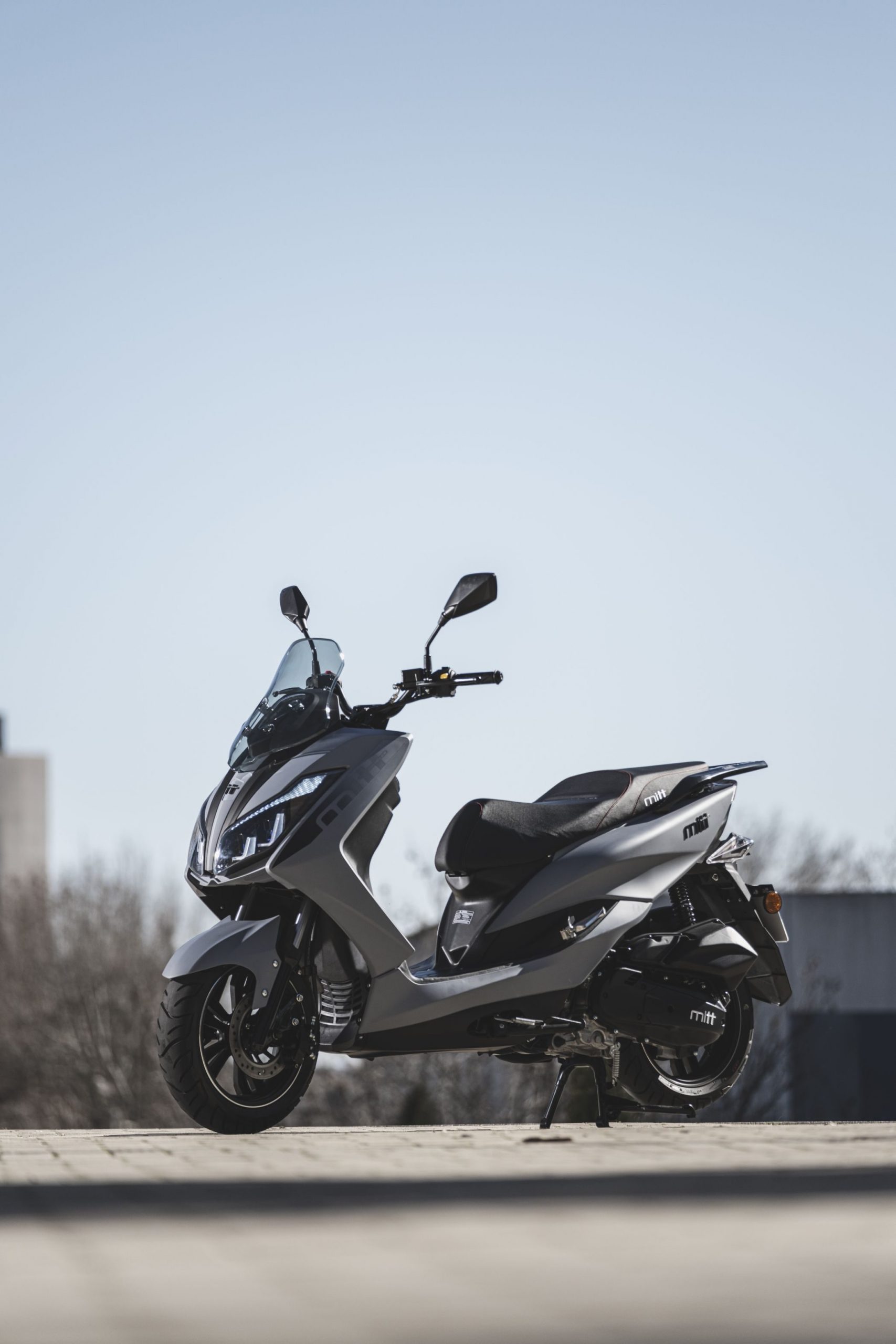 Es una scooter ágil, ideal para la ciudad con refrigeración líquida, destaca por su diseño moderno.