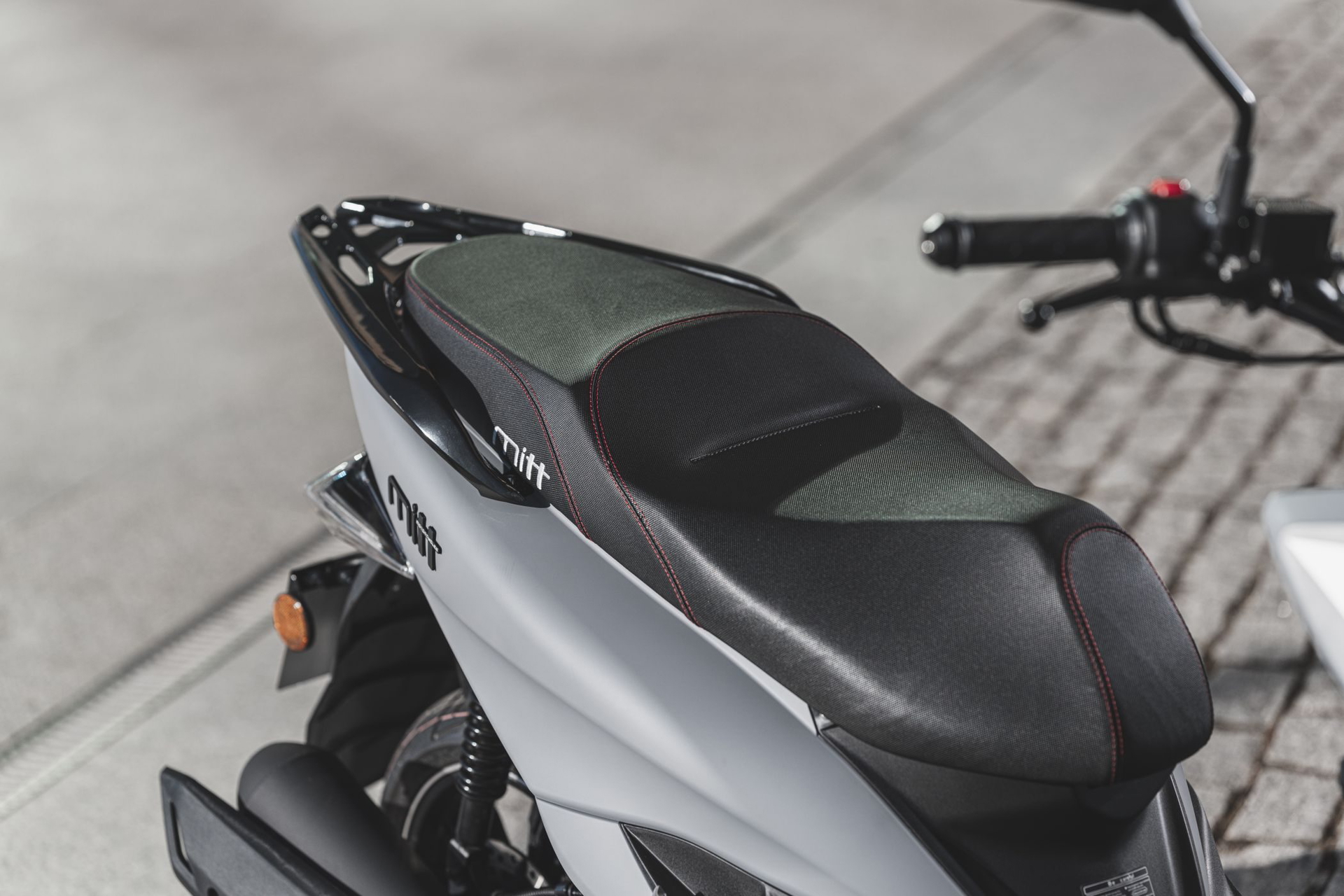 Asiento ergonómico ideal para la ciudad, combinando confort y diseño.