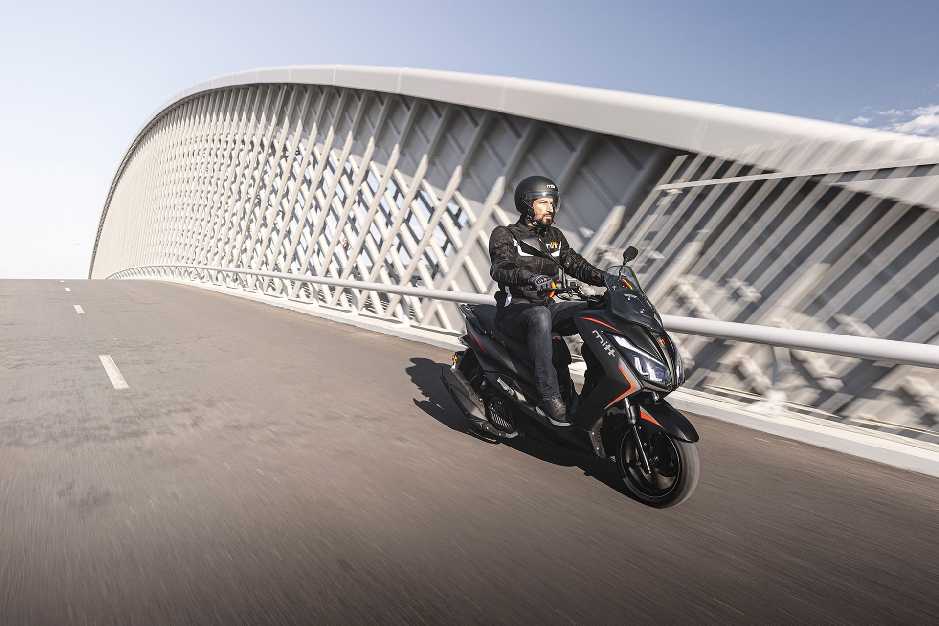 Es como una Honda PCX pero por 1.100 € menos es la opción con refrigeración líquida más interesante para ciudad.