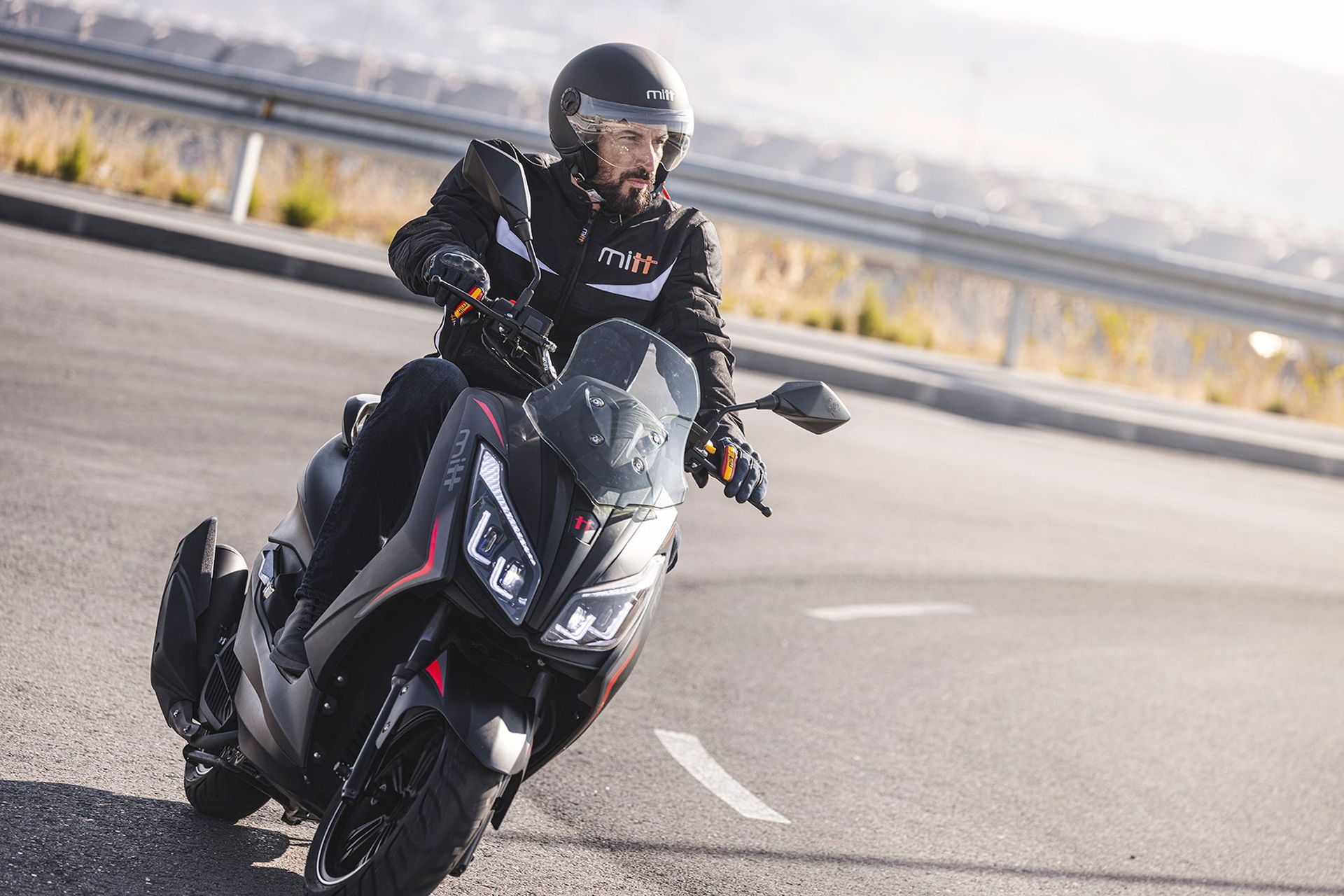 Es como una Honda PCX, opción líquida ideal para ciudad y ahorro.