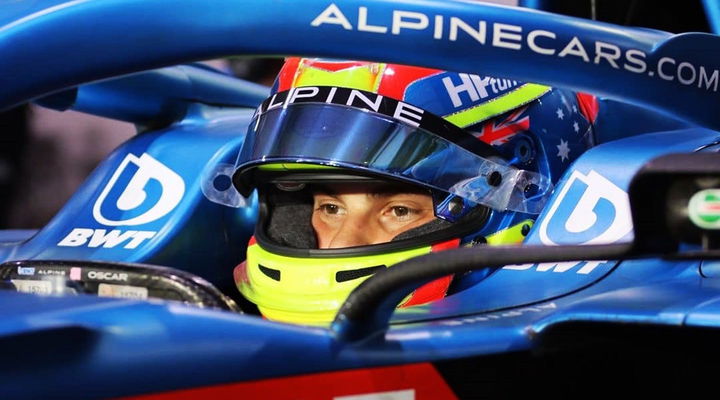 Oscar Piastri enfocado en su trabajo durante la carrera con Alpine.