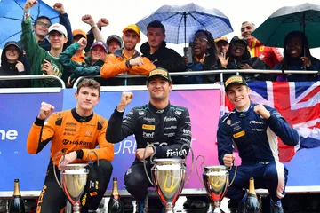 Jak Crawford y Leonardo Fornaroli celebran su triunfo en Silverstone.
