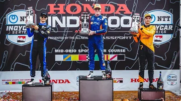 Scott Dixon aprovecha un error de Álex Palou para llevarse la victoria en Mid-Ohio.