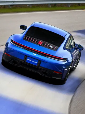 Vista trasera del Porsche 911 Club Coupe, resaltando su diseño y detalles exclusivos.