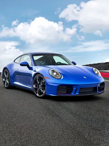 El Porsche 911 muestra su imponente diseño deportivo y elegante. 
