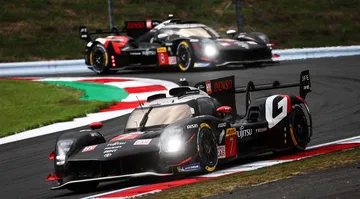 El Toyota GR010 Hybrid muestra su aerodinámica refinada en acción