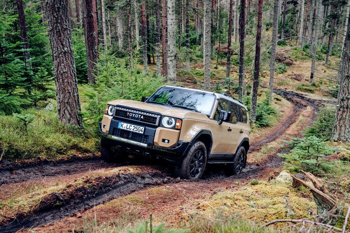 Toyota_Land_Cruiser-250_off-road