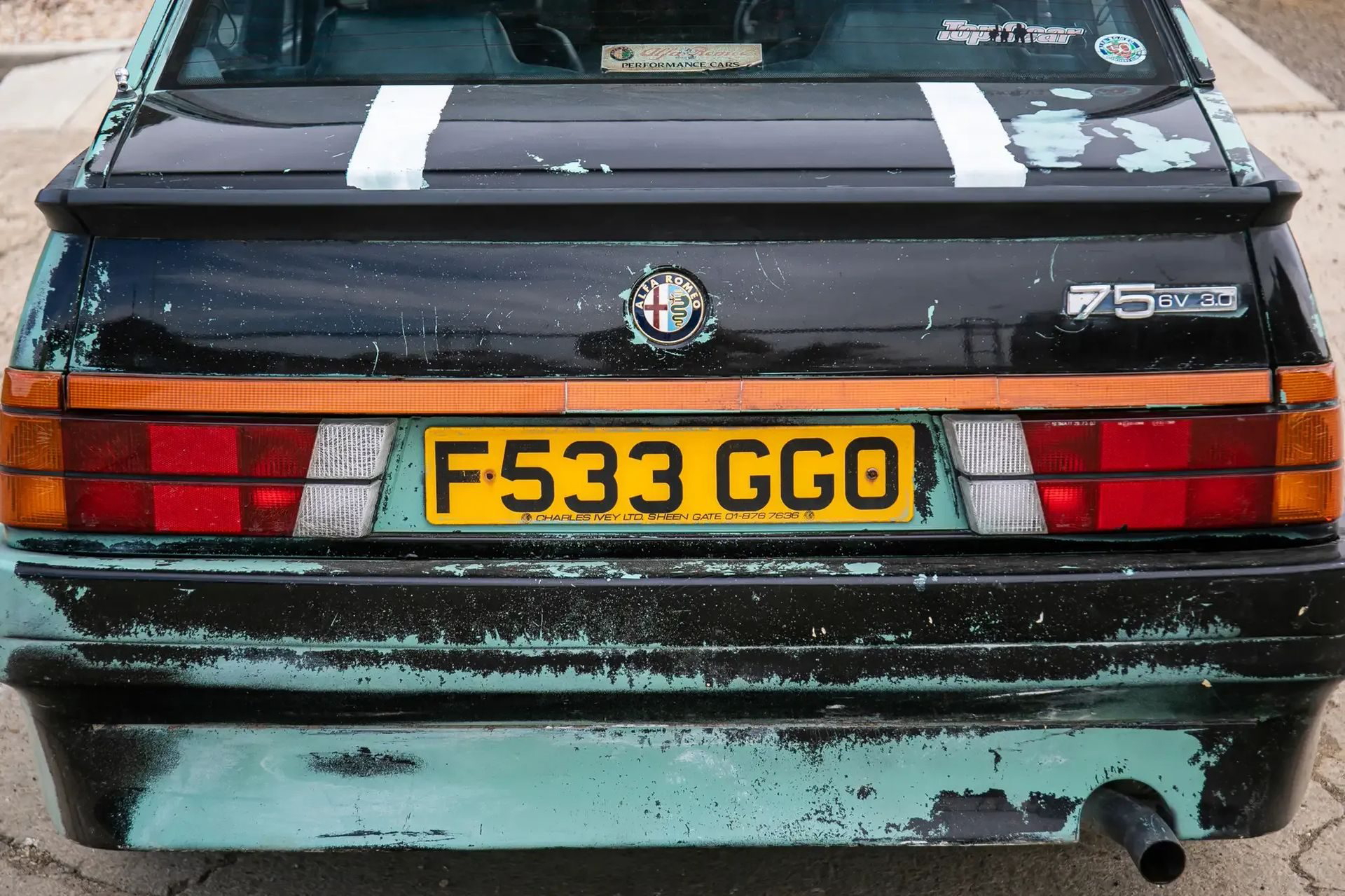 El Alfa Romeo 75 de Clarkson, una joya desgastada por el tiempo, un clásico en peligro.