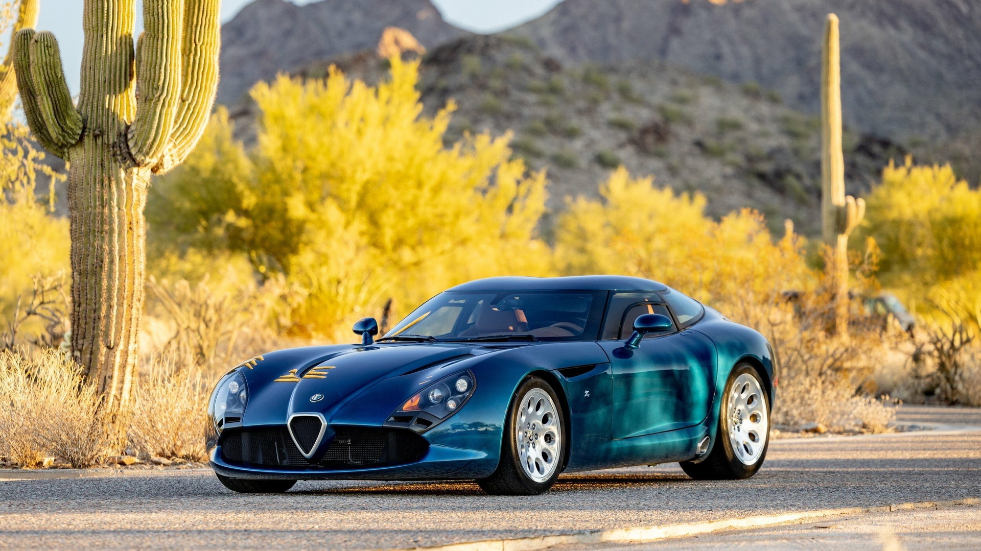 Alfa Romeo TZ3 Stradale, una obra maestra de diseño y rendimiento.