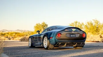 Vista lateral y trasera del Alfa Romeo TZ3 Stradale, un diseño icónico. Vista lateral y trasera del Alfa Romeo TZ3 Stradale, un diseño icónico.