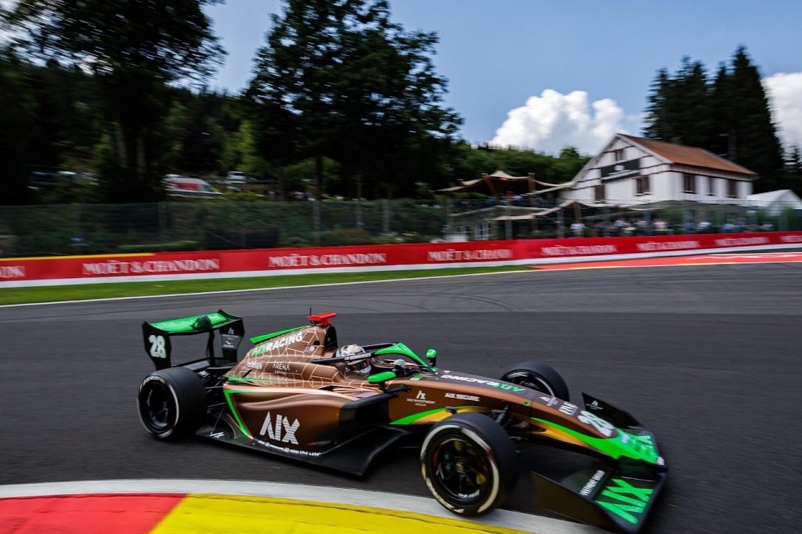 Rafael Câmara lidera la carrera de F3 en Spa, mostrando rendimiento destacado.