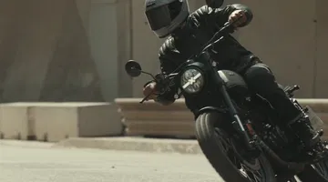 La Brixton Felsberg 250 ofrece un diseño moderno con un toque clásico.