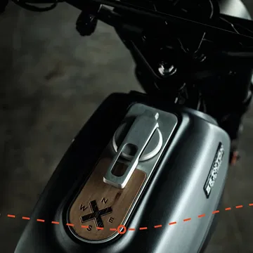 Detalle del tanque de combustible del Brixton Felsberg 250.