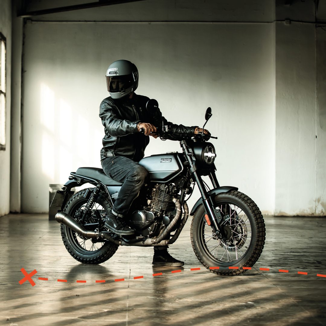 La Brixton Felsberg 250 destaca por su diseño moderno y su estilo retro.