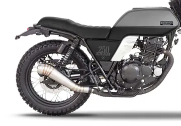 Vista lateral y trasera del Brixton Felsberg 250, destacando su diseño robusto.