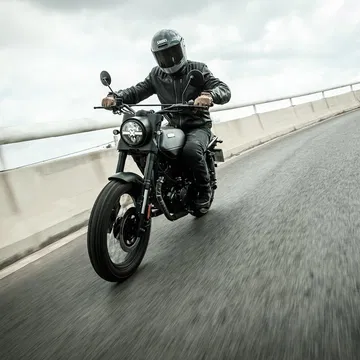 La Brixton Felsberg 250 combina estilo vintage con un diseño moderno.