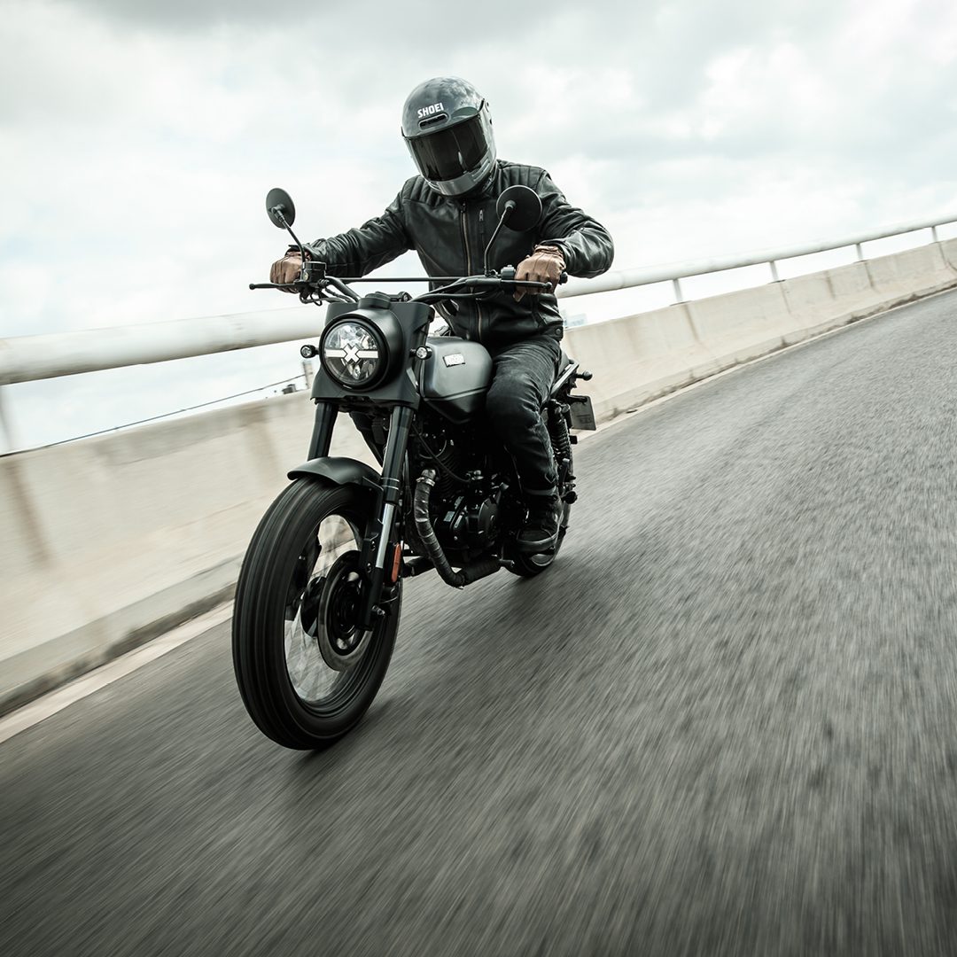 La Brixton Felsberg 250 combina estilo vintage con un diseño moderno.