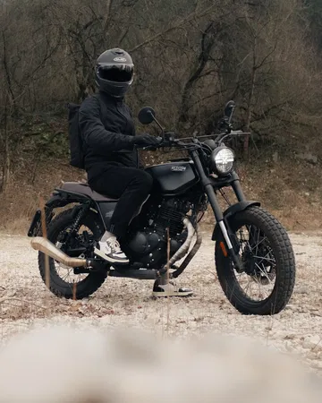 Imagen de la Brixton Felsberg 250, mostrando su diseño robusto y estilo retro.