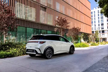 El BYD Dolphin presenta un diseño moderno y atractivo, perfecto para la ciudad. El BYD Dolphin presenta un diseño moderno y atractivo, perfecto para la ciudad.