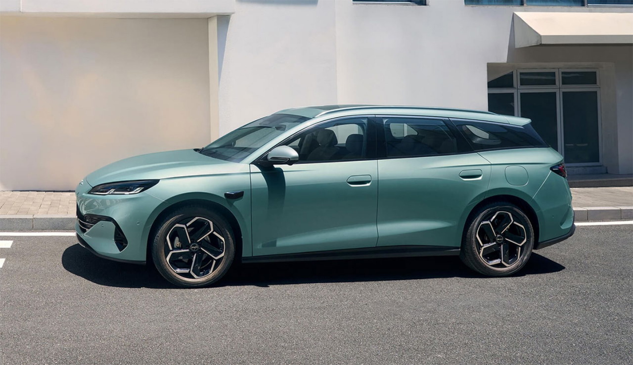 El BYD Seal 06 Wagon combina estilo y espacio en un diseño funcional.