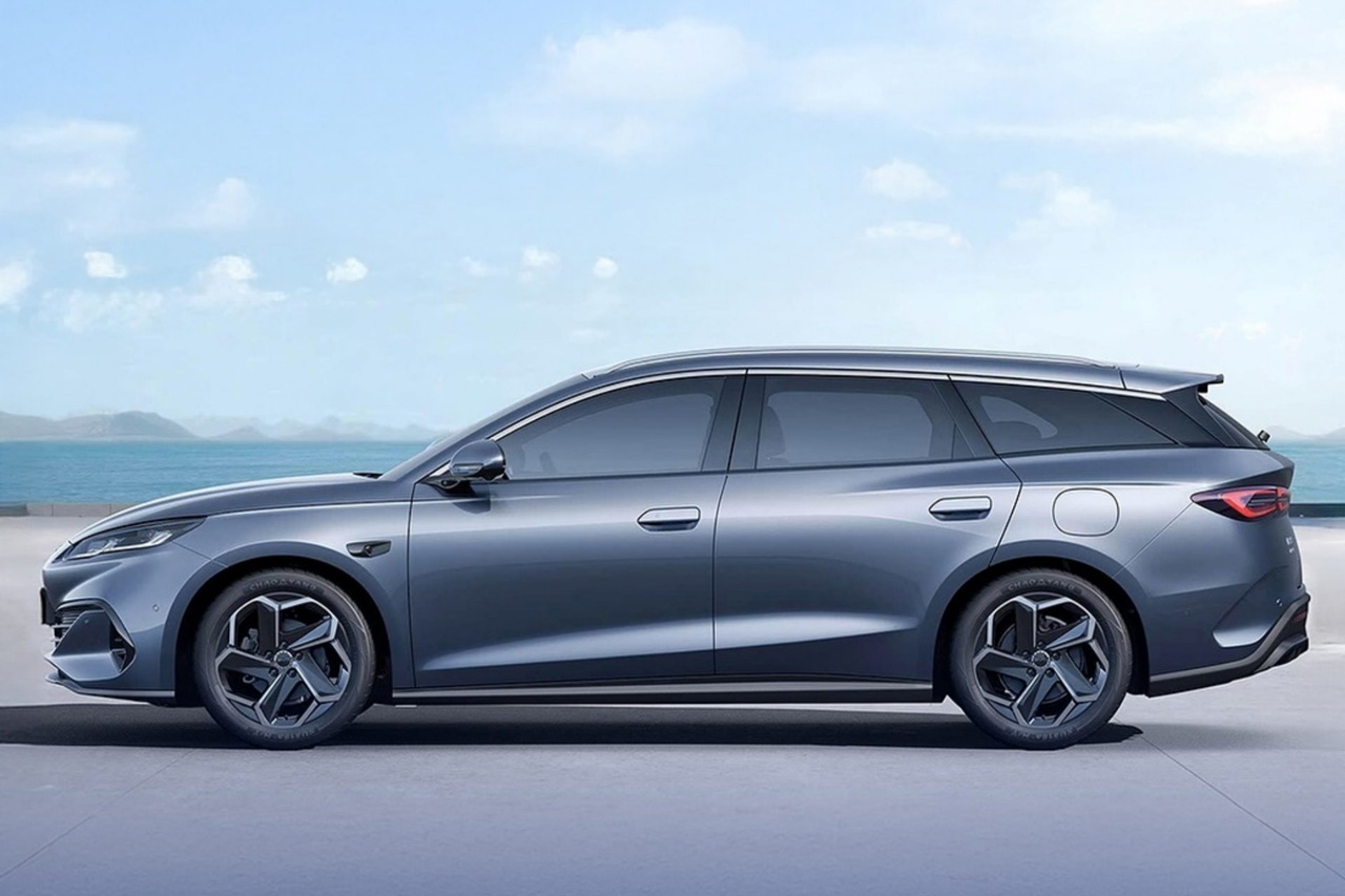 El BYD Seal 06 Wagon destaca por su diseño aerodinámico y elegante. Ideal para familias y equipaje.