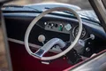 Salpicadero del Citroën 2CV Bijou con un diseño minimalista.