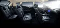 Amplio interior con siete plazas y asientos cómodos, ideal para familias. 