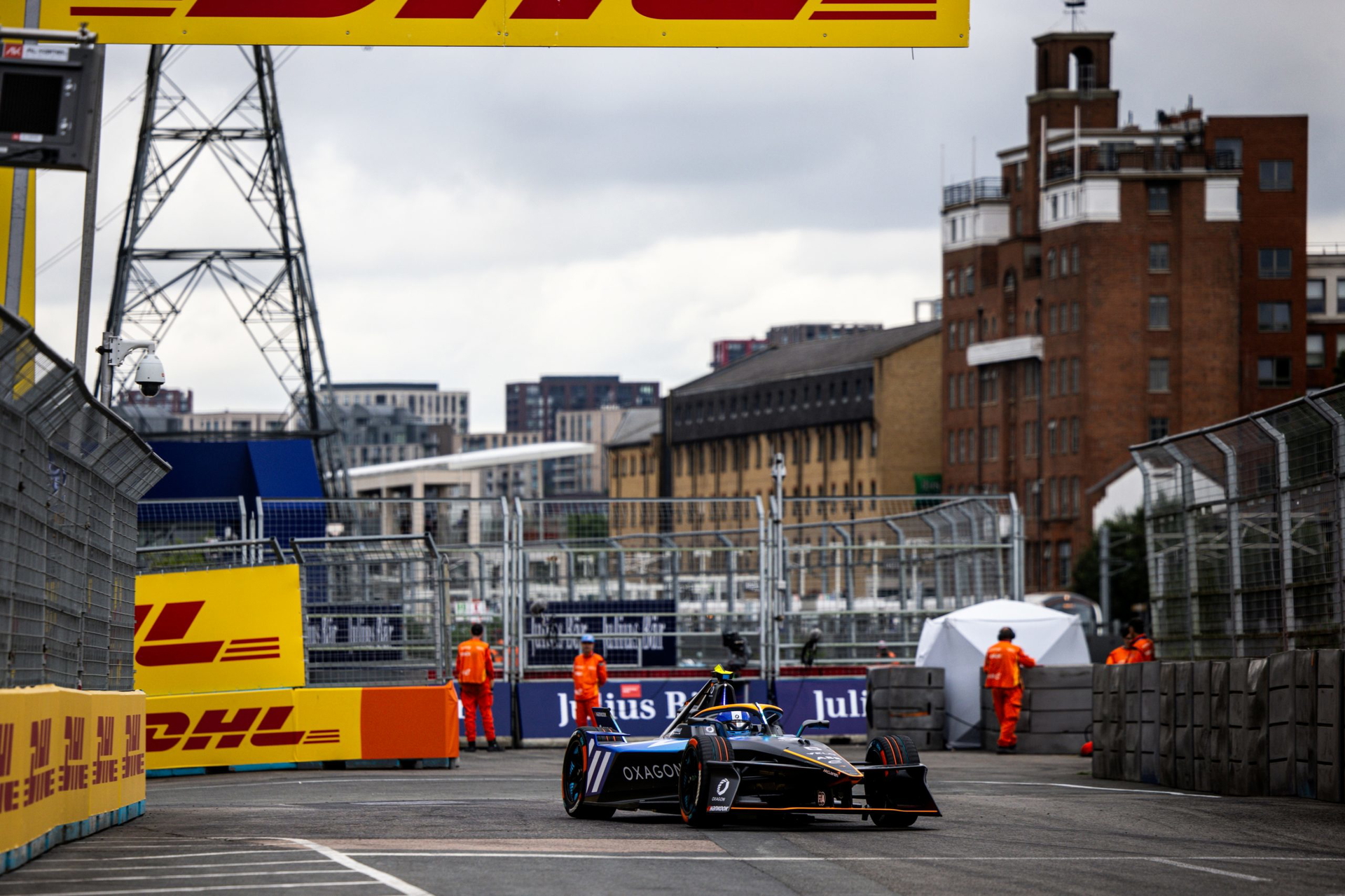 Coche de competición en plena acción en el ePrix de Londres.