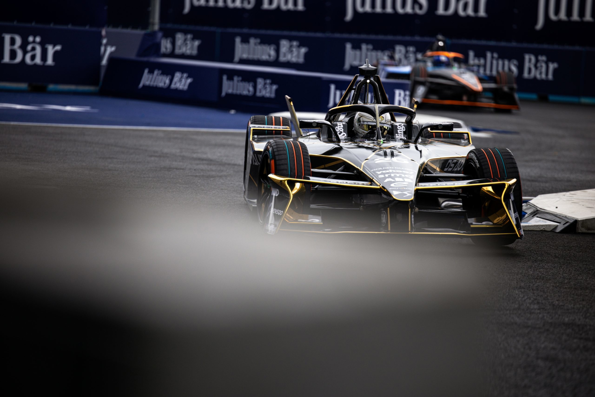 DMC arrasa en Londres 2025 con su diseño eléctrico audaz.