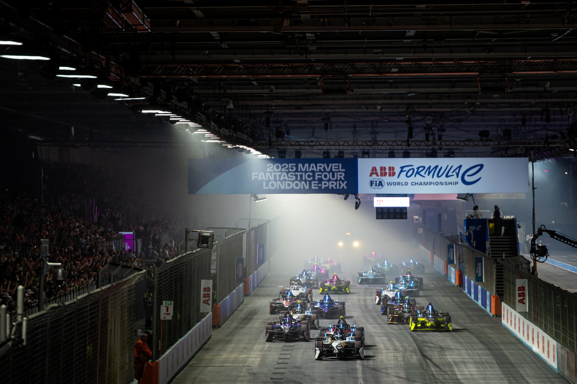 El inicio de la emocionante carrera de Fórmula E en Londres, un espectáculo eléctrico.