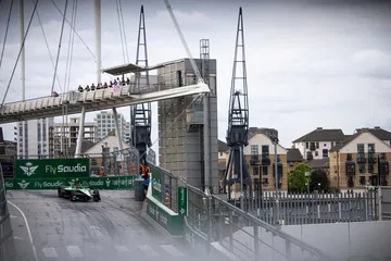 El DMC se desliza por las calles de Londres, mostrando su elegancia y potencia en el ePrix.