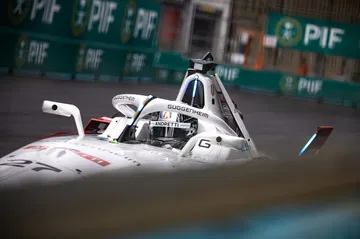 El rendimiento de este monoplaza en la pista es impresionante.