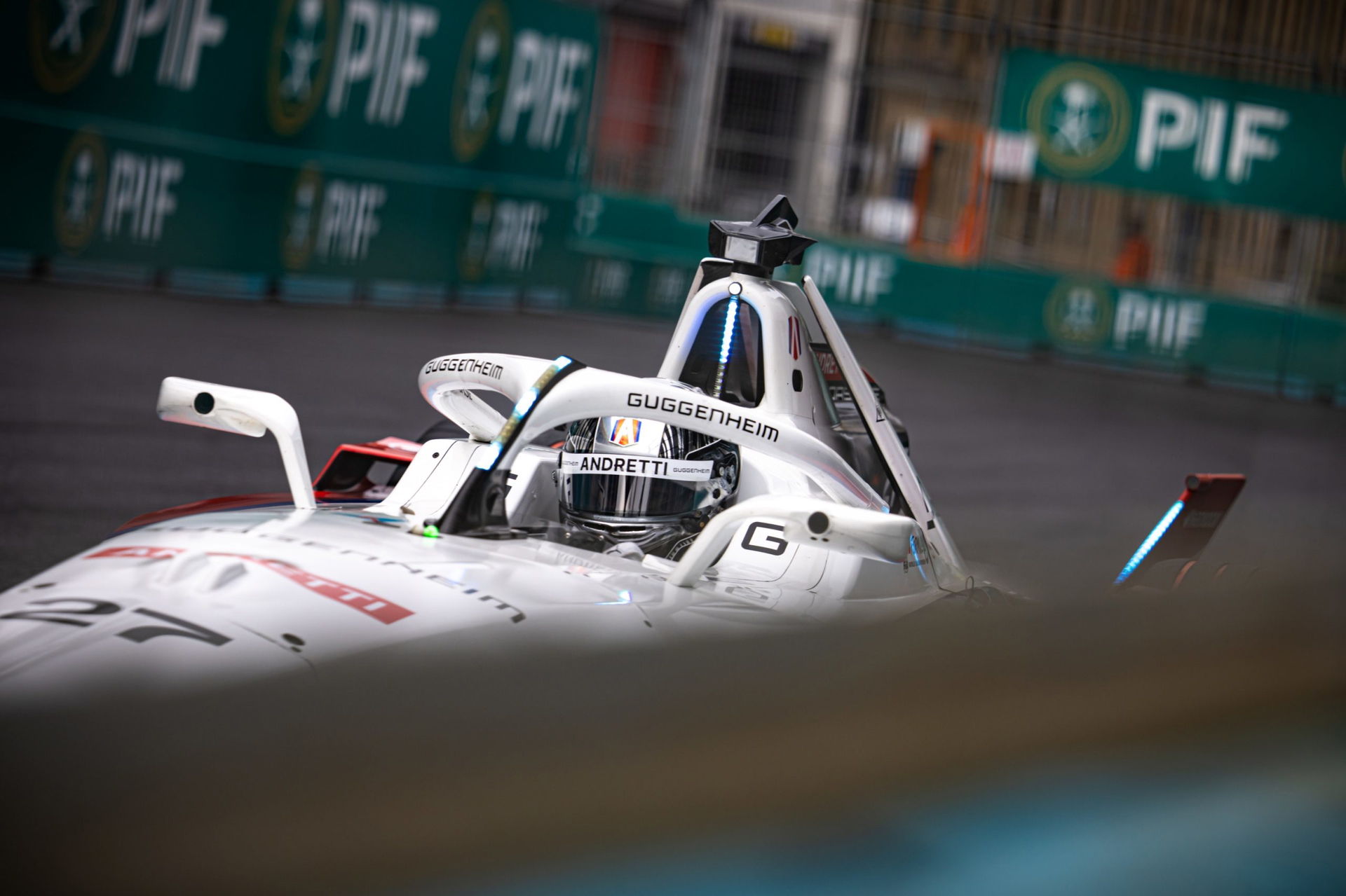 El rendimiento de este monoplaza en la pista es impresionante.