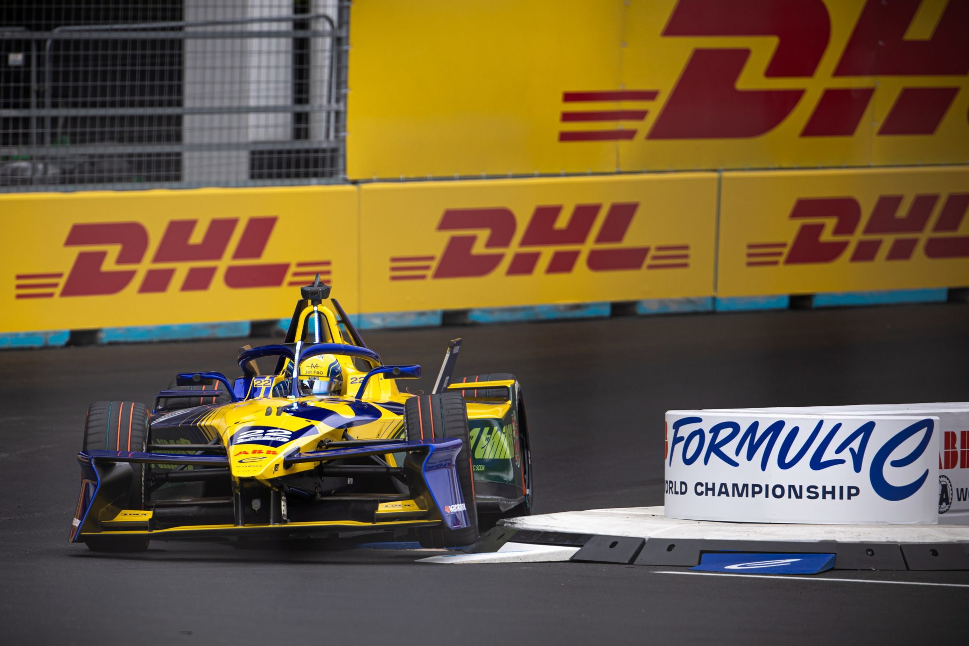 El monoplaza eléctrico tridimensional en acción durante el ePrix de Londres.