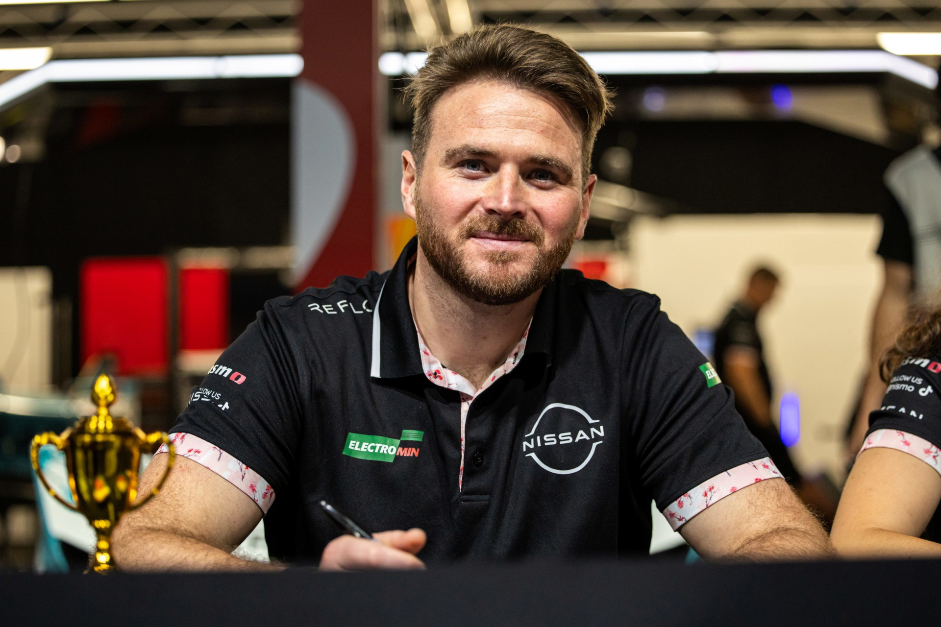 El piloto de Nissan celebra su éxito en el ePrix de Londres 2025.
