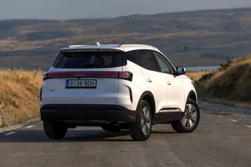 SUV bien equipado, con más de 200 CV, ofrece gran alternativa a híbridos Toyota y Renault.