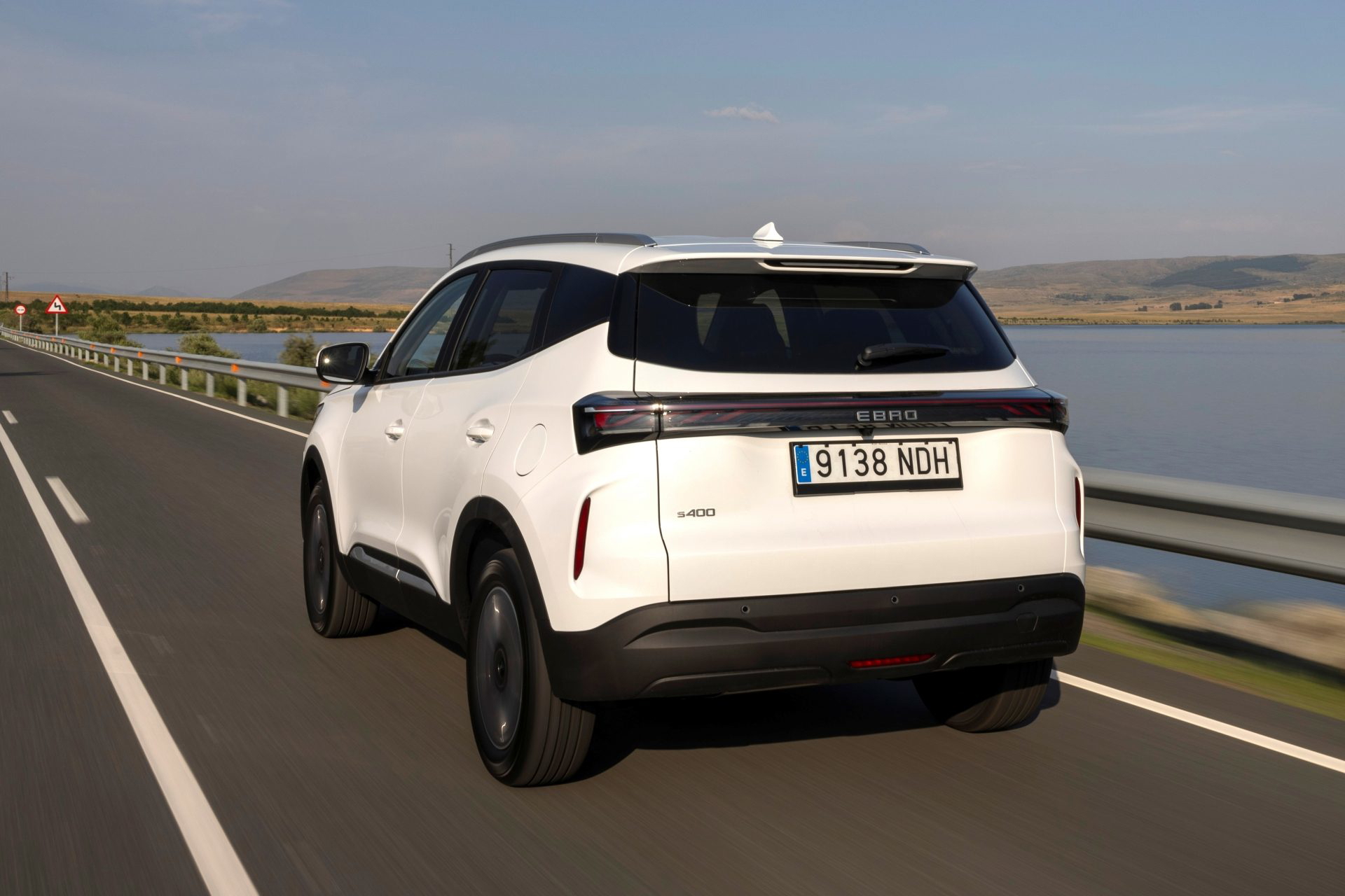 SUV bien equipado y potente, alternativa a híbridos de Toyota y Renault